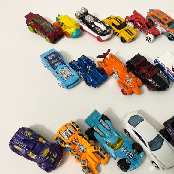 Lot of 24 Diecast Hot Wheels Toy scars - Picture 7 of 16